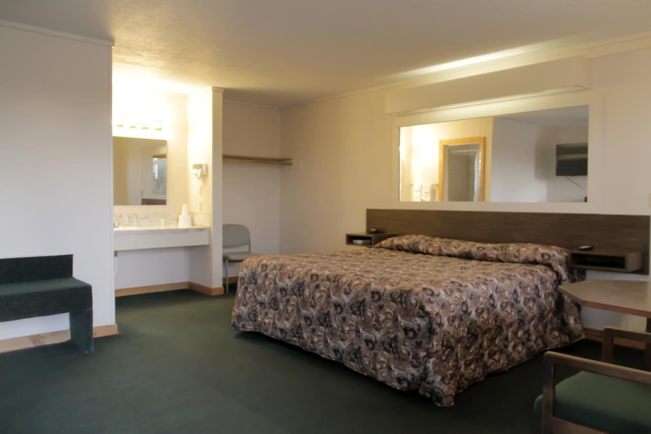 The Village Inn Motel & Restaurant Challis Екстериор снимка