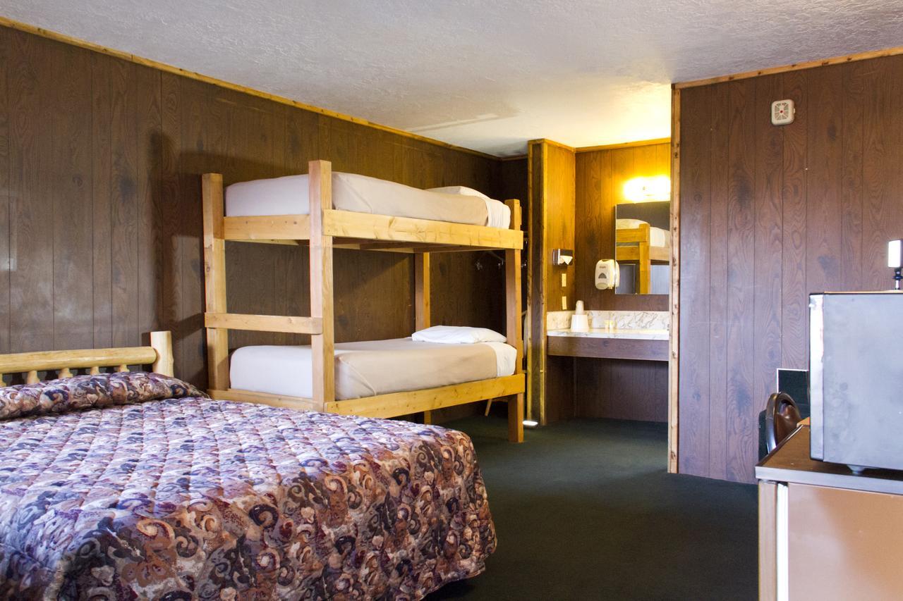 The Village Inn Motel & Restaurant Challis Екстериор снимка
