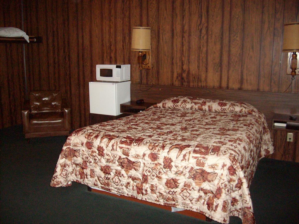 The Village Inn Motel & Restaurant Challis Екстериор снимка